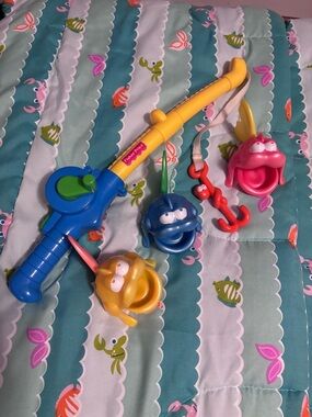 Vintage Fisher-Price 1995 Fishing Rod/Reel with 3 Fish. Complete set
